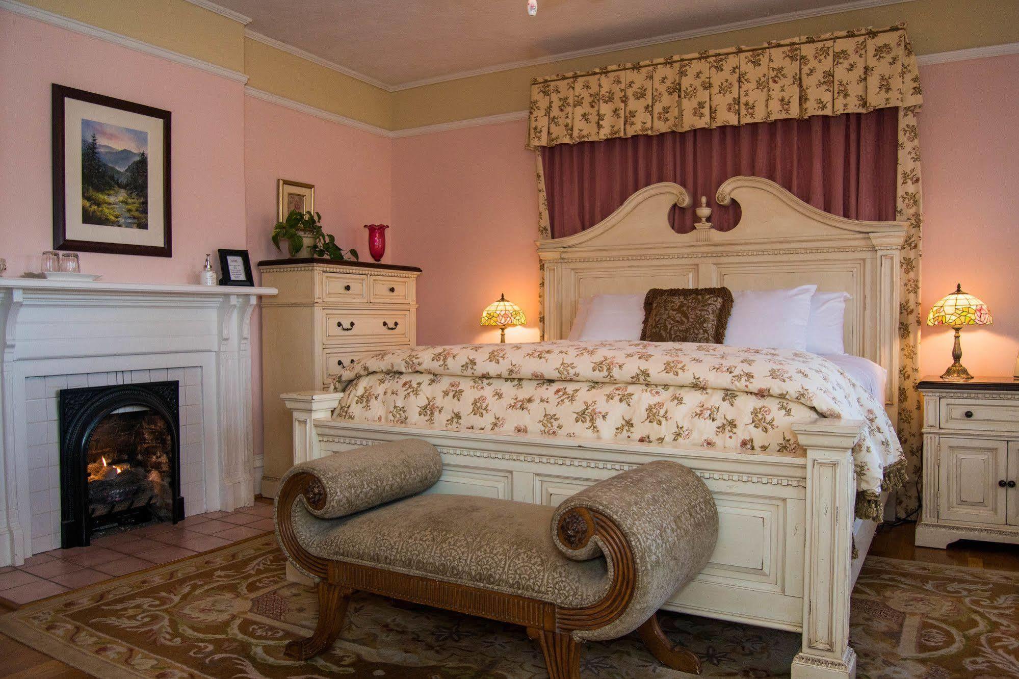 Oak Hill On Love Lane Bed And Breakfast Inn Waynesville Kültér fotó
